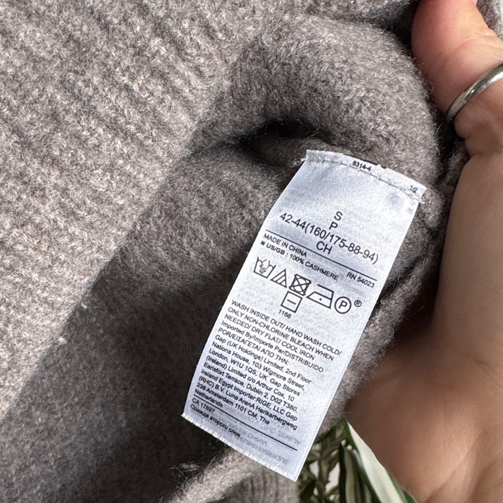 Banana Republic Cashmere Sweater - Picture 3 of 7